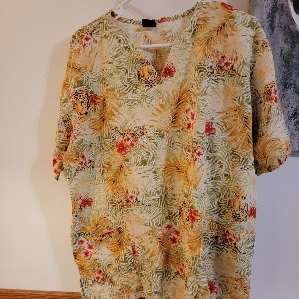 BARCO Uniform Top, Tropical Print, It Appears To Be A Size Large